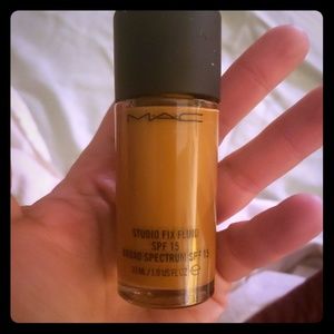 MAC Studio Fix Fluid Foundation